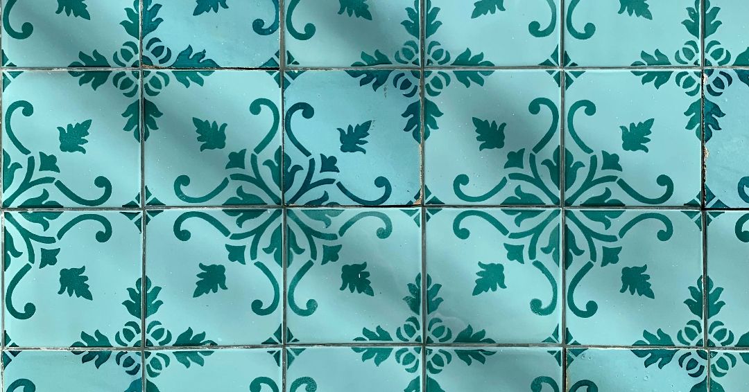 Saiba como aplicar, e pintar com a melhor tinta para azulejo. Foto: Hervé Piglowski / Pexels