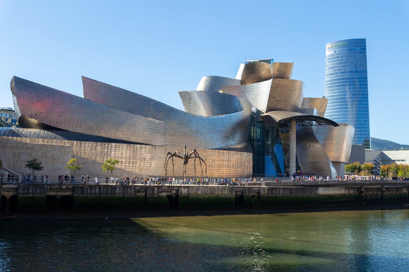 Museo Guggenheim de Bilbao, Frank O. Gehry, destinos para amantes de la arquitectura
