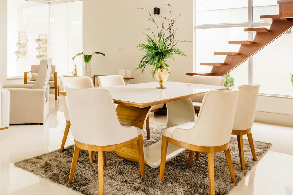 how to choose a dining room table 