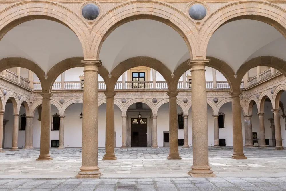 Szpital Tavera w Toledo w Hiszpanii, prezentujący architekturę renesansową