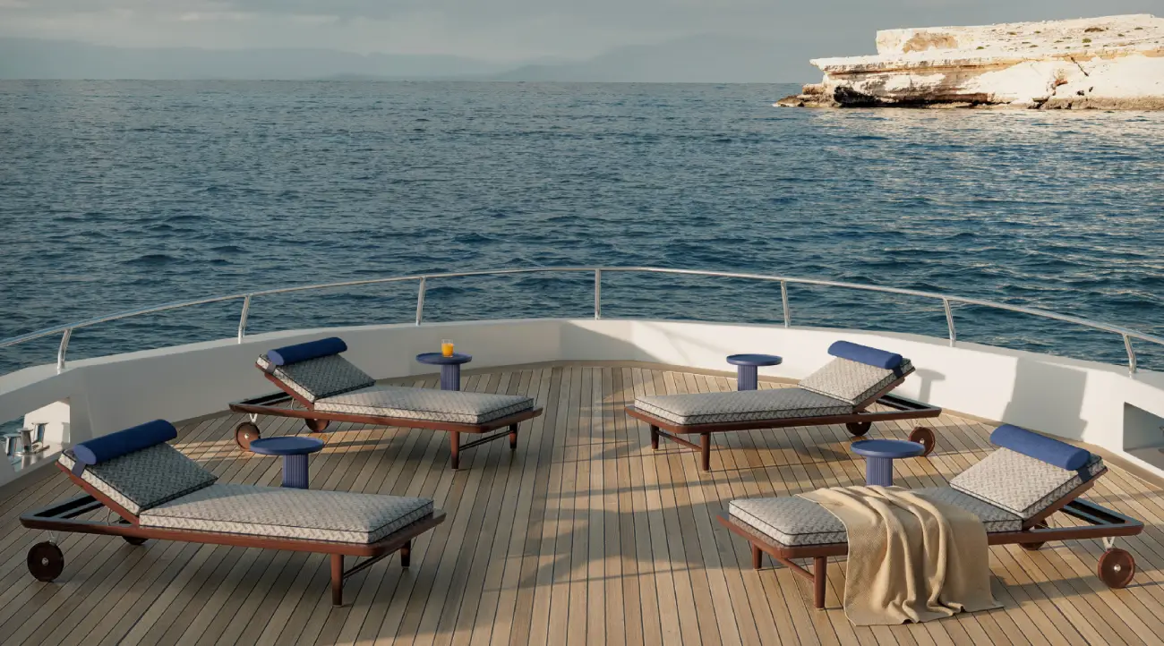 yate con tumbonas modernas. nuevos muebles de diseño 