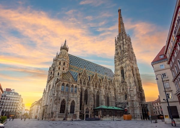 arquitetura gótica - Catedral de St. Stephen's na Praça Stephansplatz, Viena, Áustria