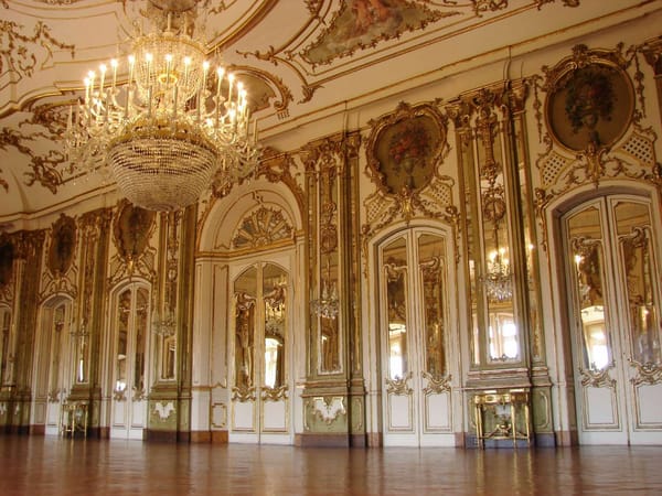 arquitectura barroca portuguesa, palacio de queluz, espejos, dorados