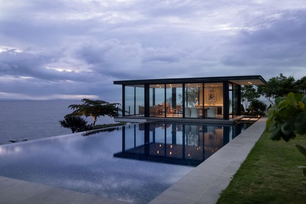 villa en filipinas, casa moderna de cristal con piscina y vistas al mar