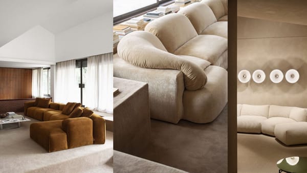 sofás tapizados de terciopelo marrón y blanco, decoración con muebles de tela